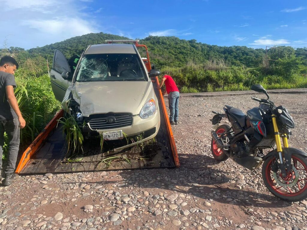 Dos motociclistas gravemente lesionados por accidente vehicular en Pantla