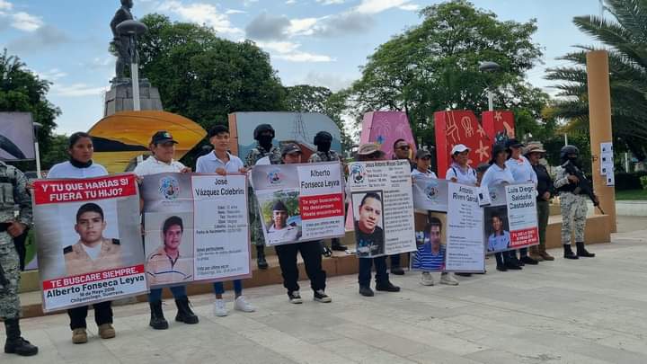 Colocan carteles para encontrar a desaparecidos en Tecpan