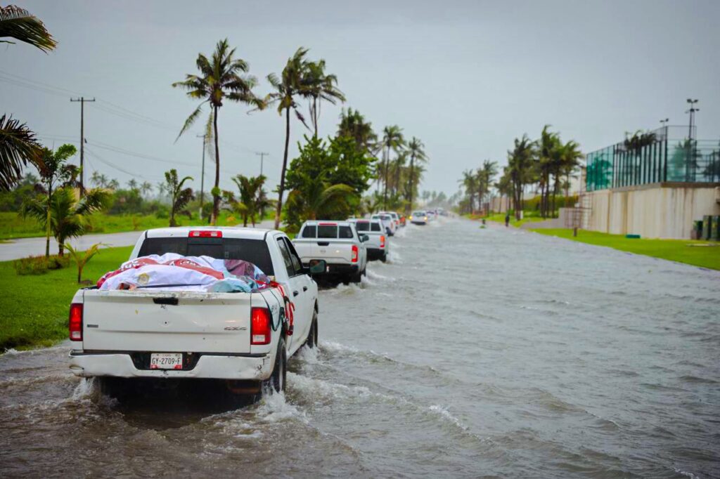 Despliega Evelyn Salgado toda la fuerza operativa del estado en la Costa Chica tras el paso del Huracán John