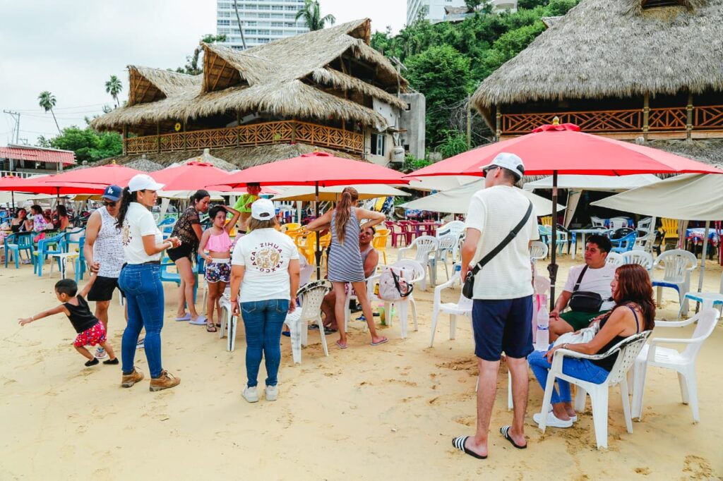 Emprende Evelyn Salgado acciones preventivas para los turistas y prestadores de servicios ante fenómenos meteorológicos en Guerrero