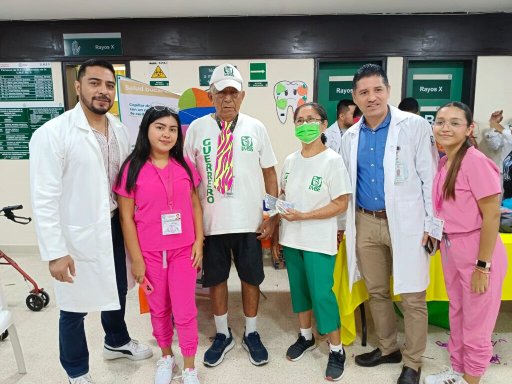 Realiza IMSS Guerrero Feria de la Salud para personas mayores