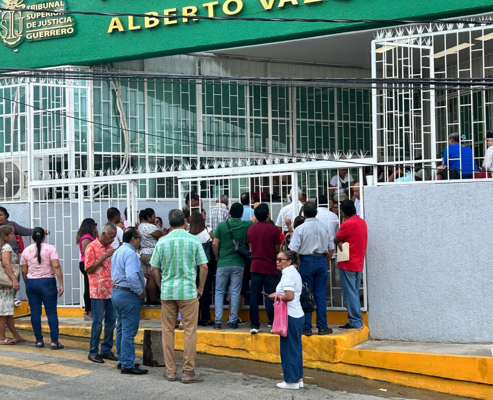 En Guerrero… Paran labores más de 4, 500 trabajadores del TSJ; acusan abusos de Raymundo Casarrubias