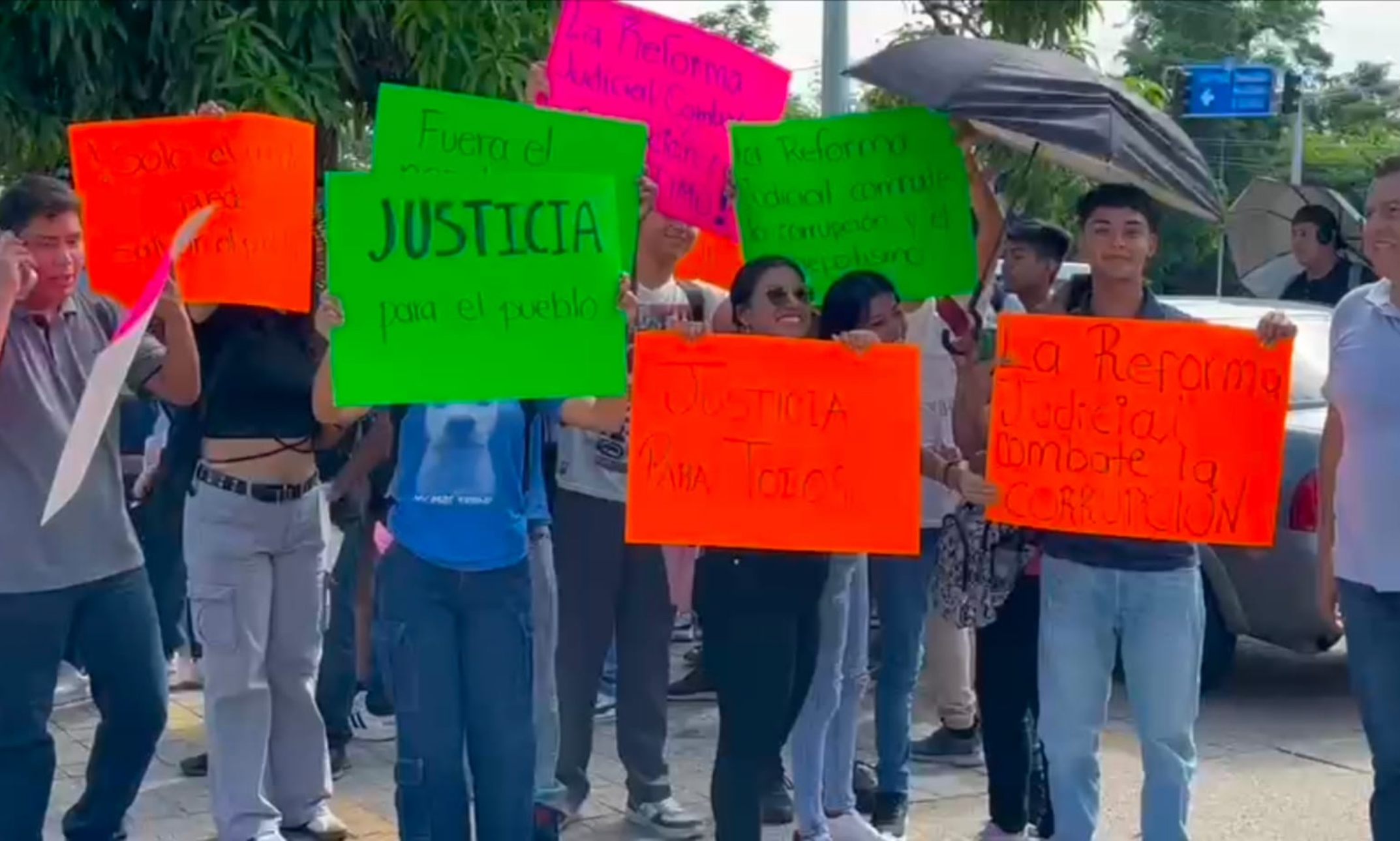 En Acapulco… Marchan estudiantes contra reforma al PJF, pero desconocen el tema