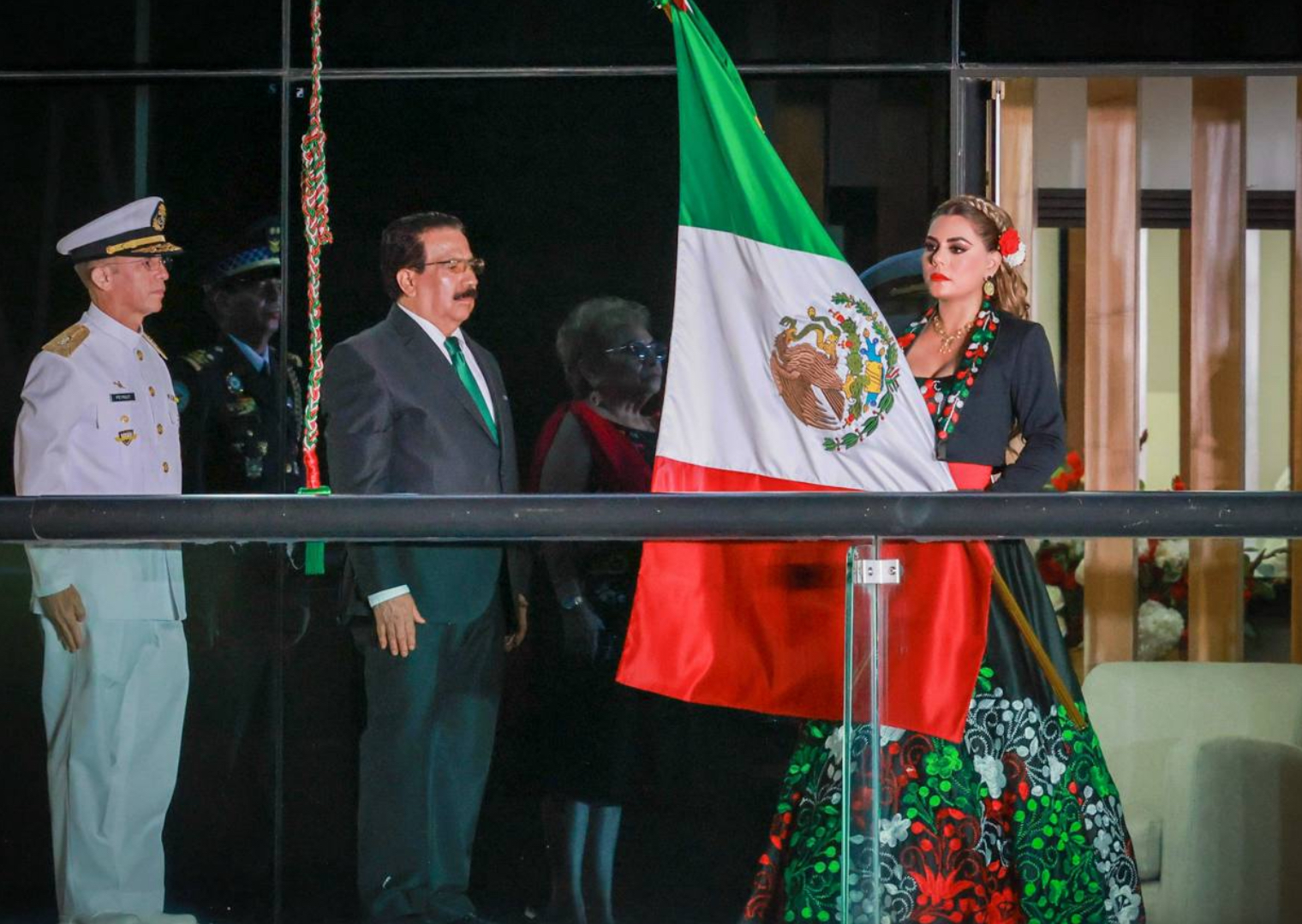 Con orgullo mexicano! Evelyn Salgado celebra el Grito de Independencia en la Casa del Pueblo