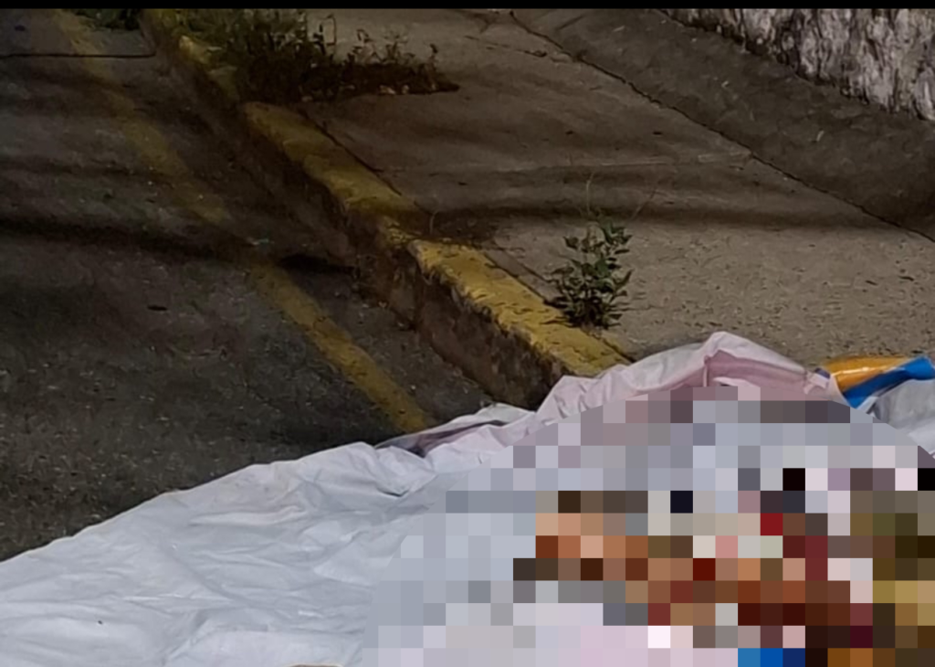 Arrojan sobre la carretera a un asesinado con torniquete en Acapulco