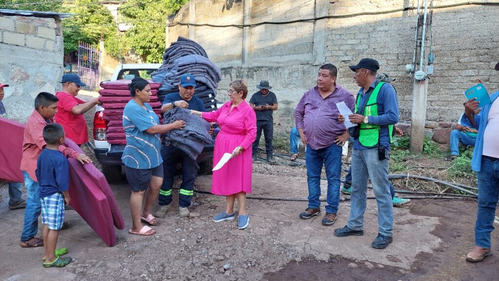 Instruye Evelyn Salgado atención y ayuda a familias afectadas en Tlapehuala, por las recientes lluvias