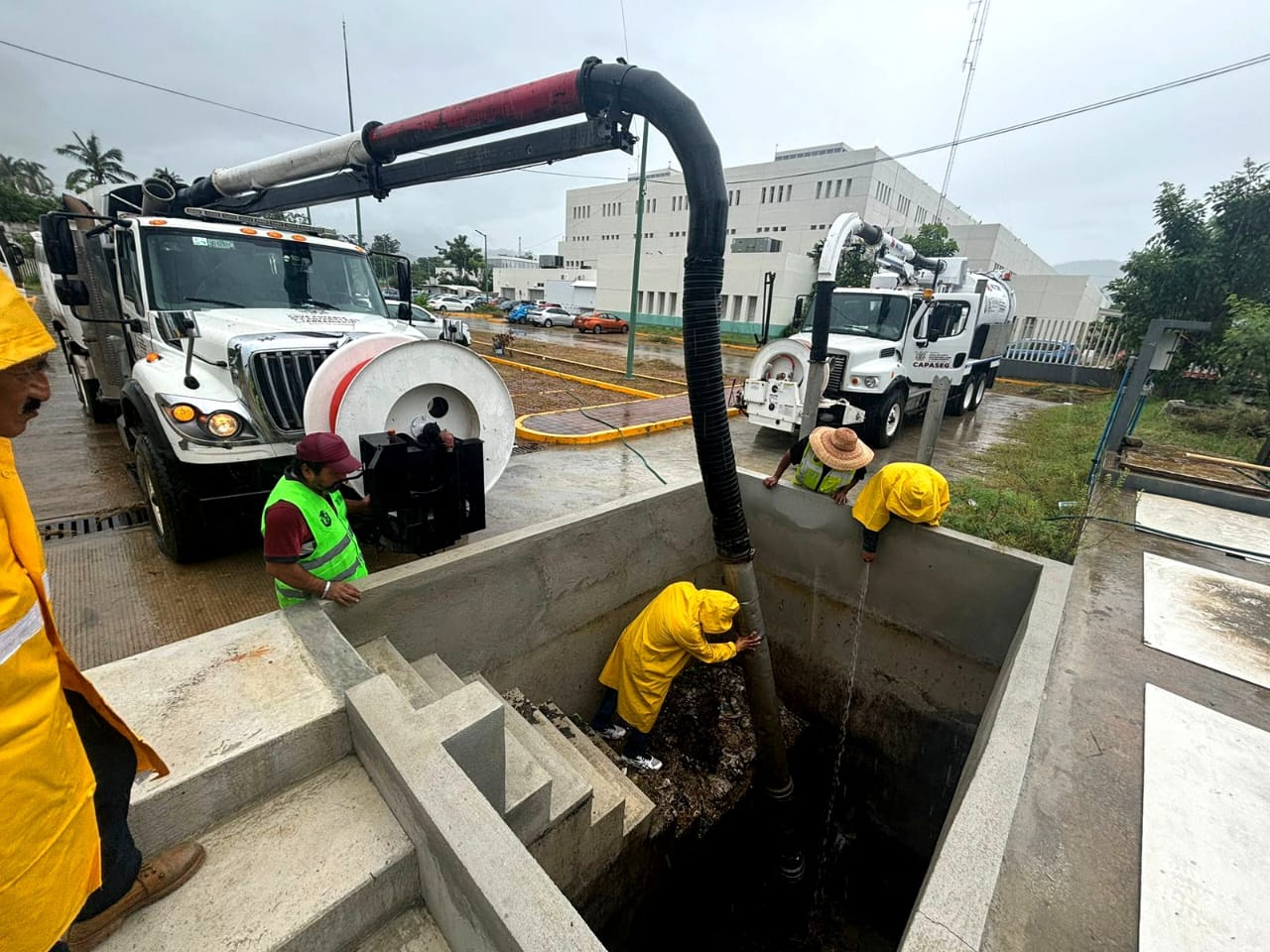 Instruye Evelyn Salgado atender problemas de inundaciones, drenaje y retiro de material en vialidades de Acapulco