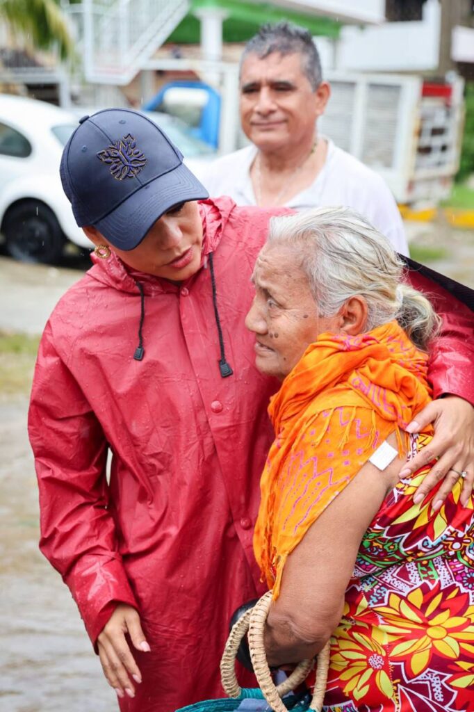 Prioriza la gobernadora Evelyn Salgado el rescate de personas de la zona de inundación en Acapulco