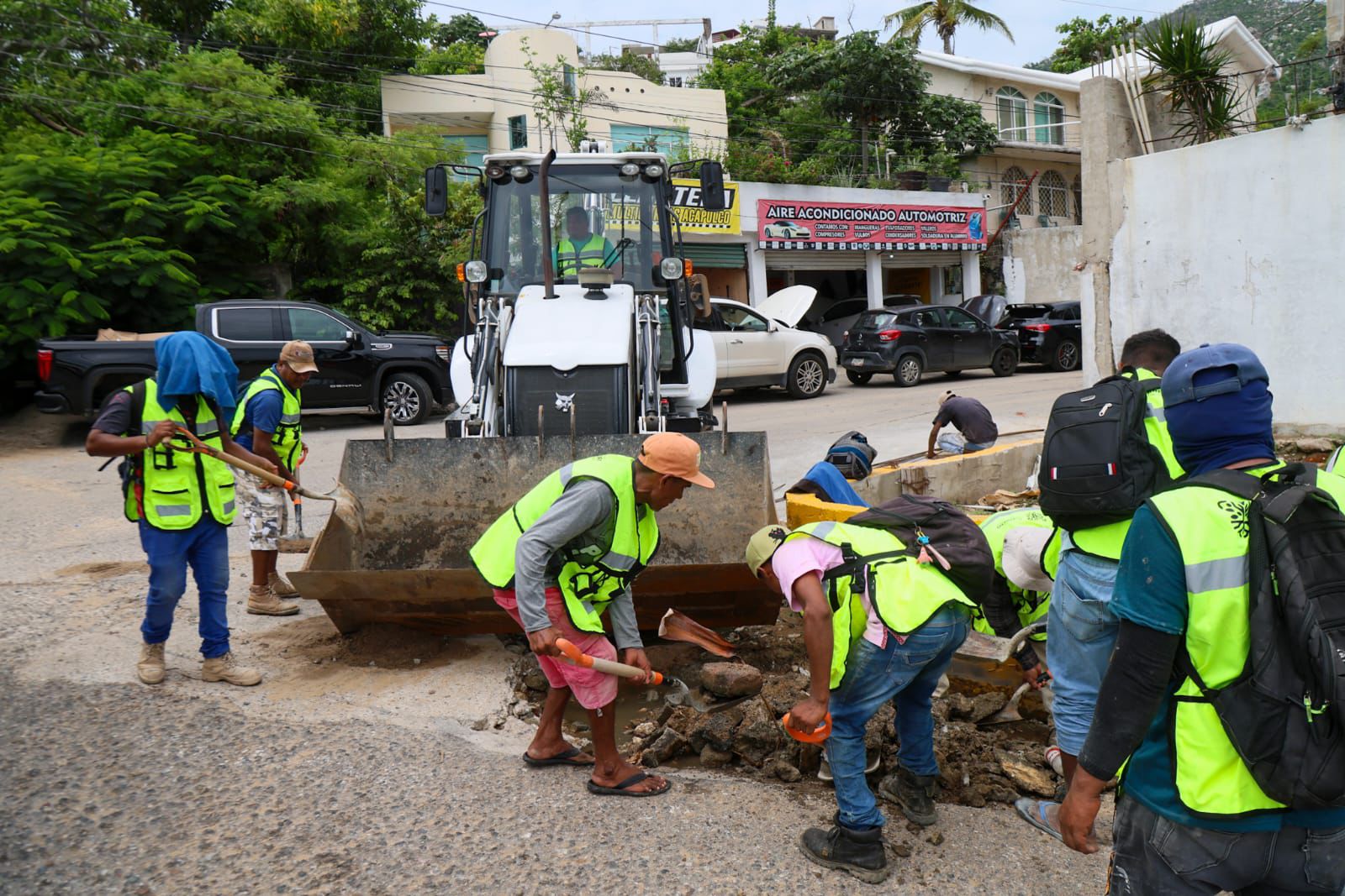 Instruye la gobernadora Evelyn Salgado trabajar de manera prioritaria en la Avenida Escénica de Acapulco ante la temporada de lluvias