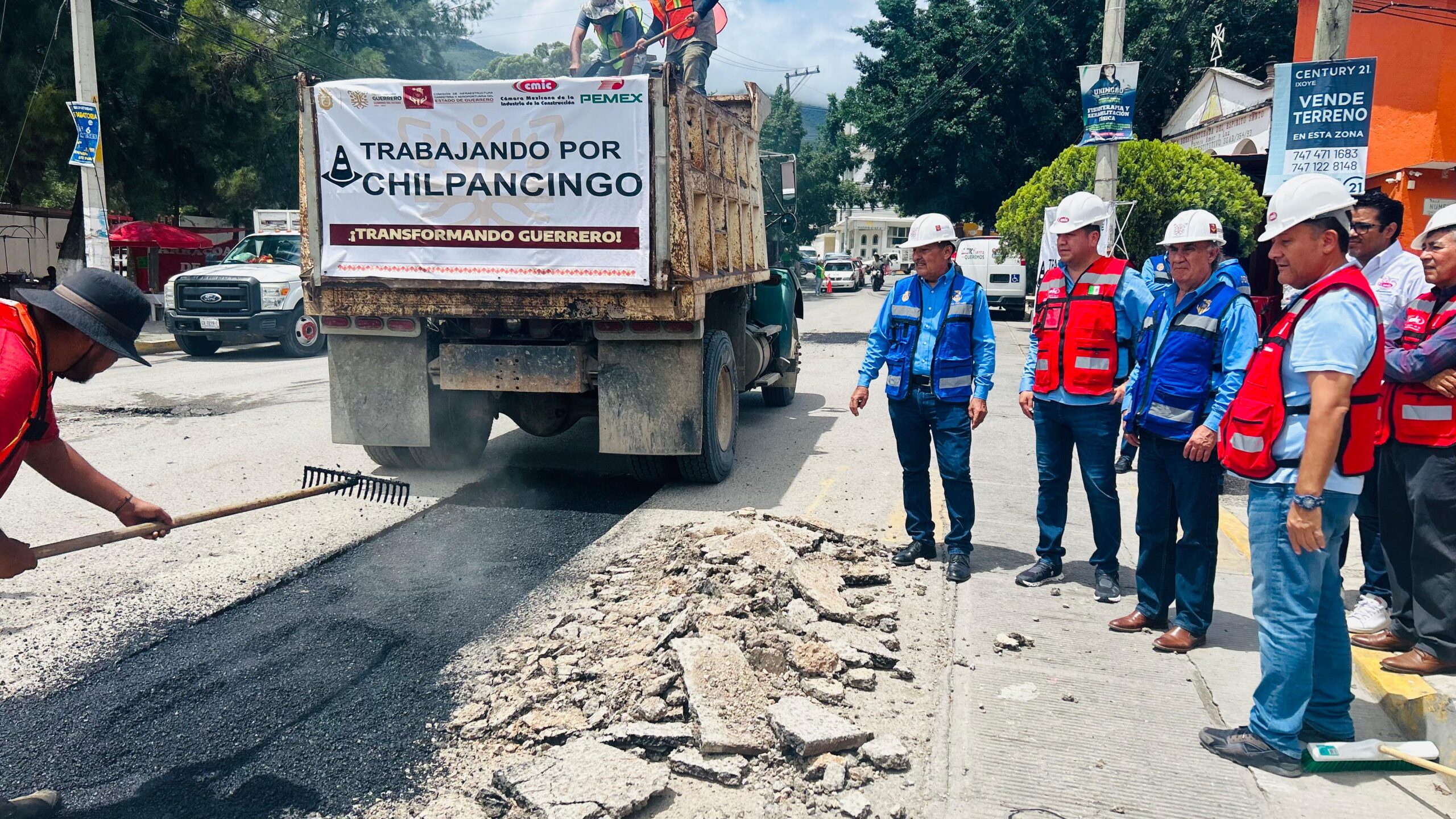 Emprende Evelyn Salgado acciones de bacheo en la capital del estado