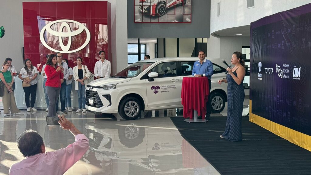 Toyota entrega vehículo al CRIT Guerrero y refrenda su compromiso con la comunidad y la recuperación de Acapulco