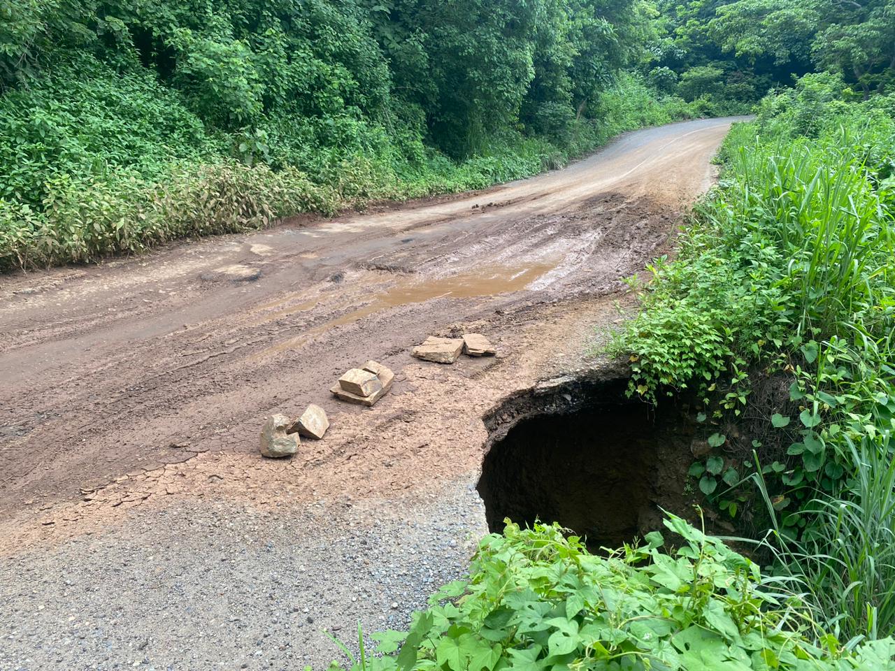 Urge reparaciones ante deslaves en temporada de lluvias en carretera a Vallecitos