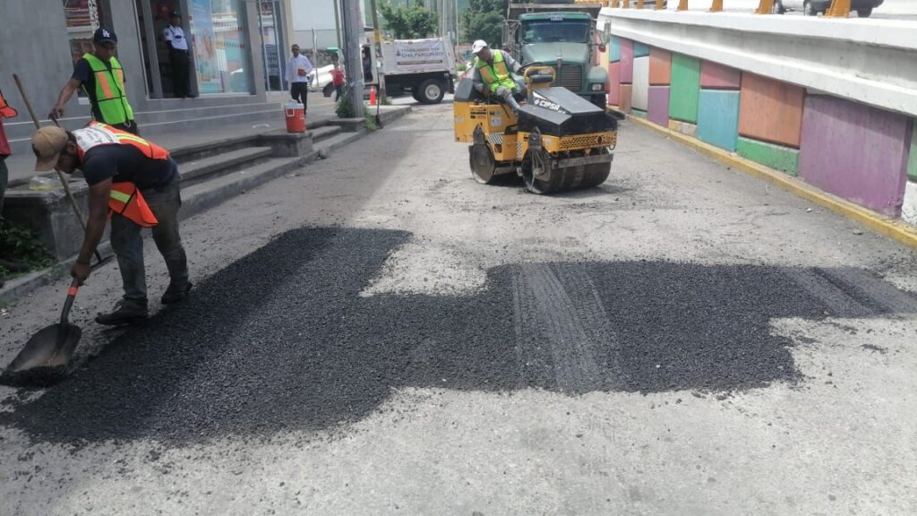 Continúan los trabajos de bacheo implementados por la gobernadora Evelyn Salgado en Chilpancingo