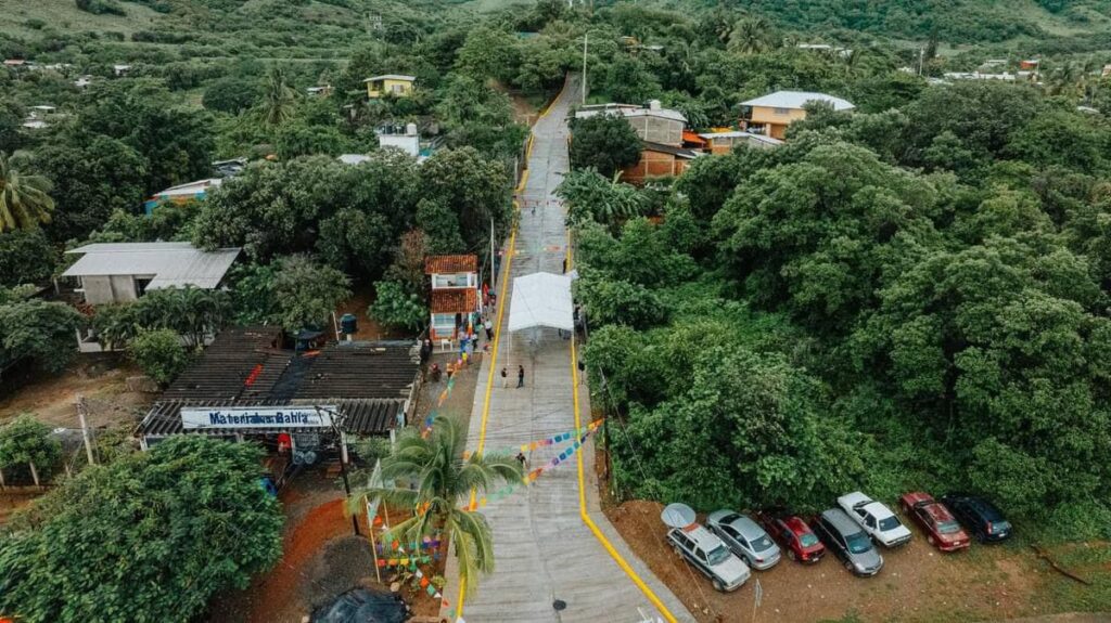 Alcalde Jorge Sánchez Allec entrega otra pavimentación de programa Mano con Mano en Pantla