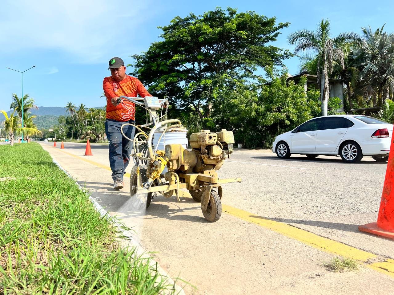 Con trabajo continuo, Servicios Públicos mantiene imagen atractiva de Zihuatanejo e Ixtapa