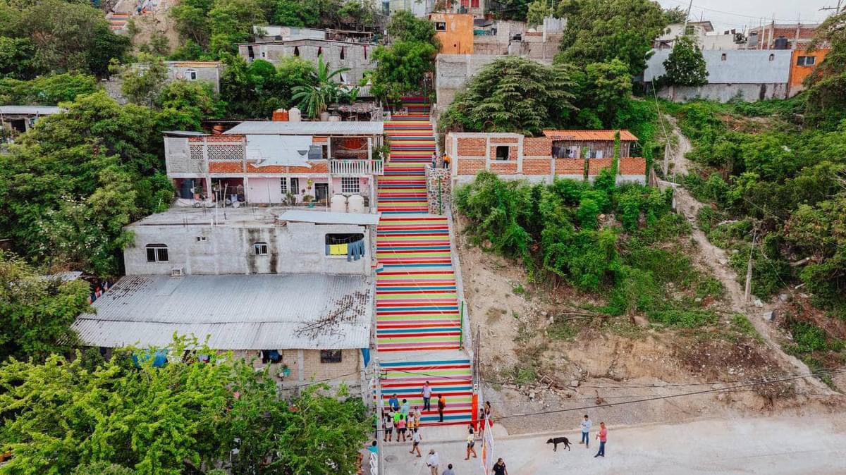 Alcalde Jorge Sánchez Allec acude a la colonia Vista Hermosa e inaugura el andador 20