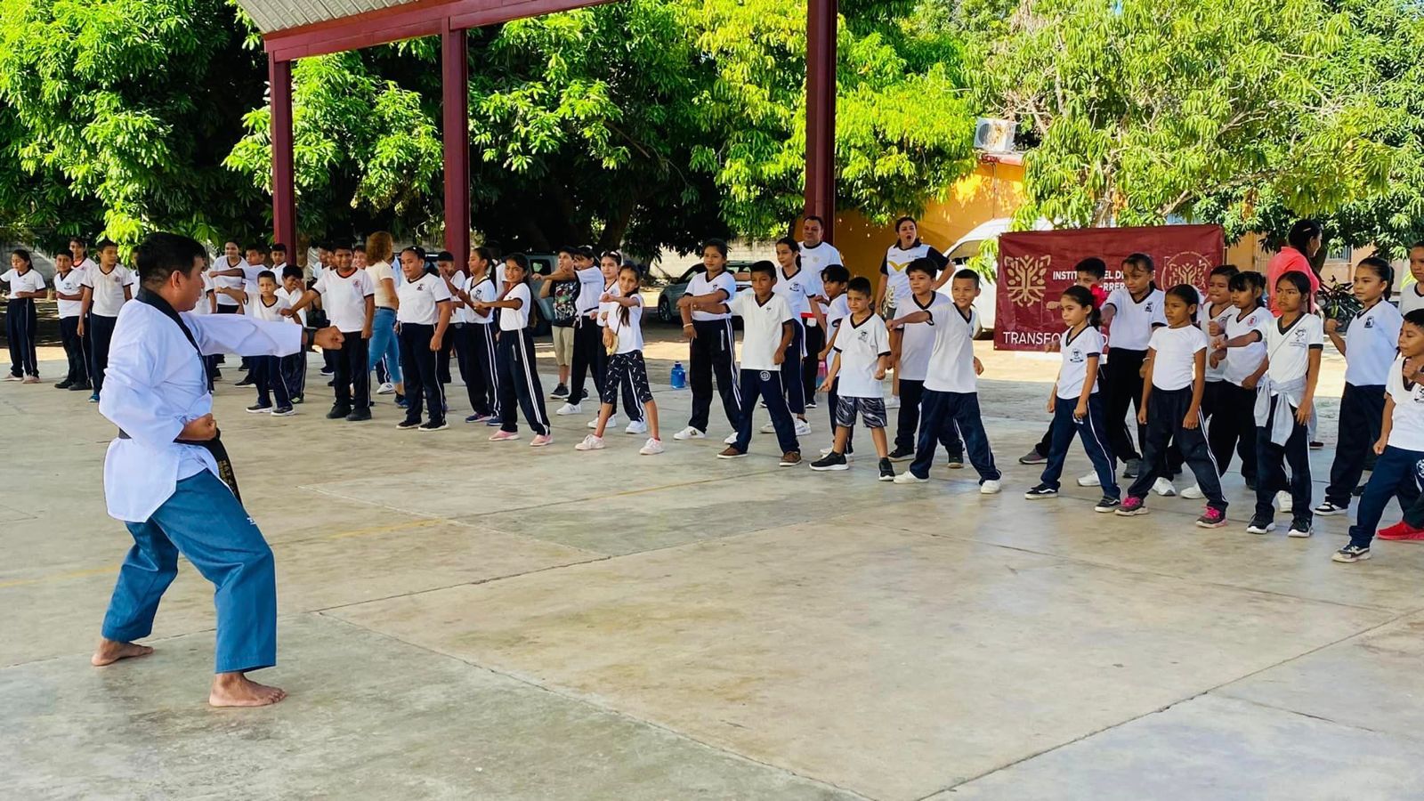 Impulsa Evelyn Salgado la actividad física en escuelas de la Costa Grande