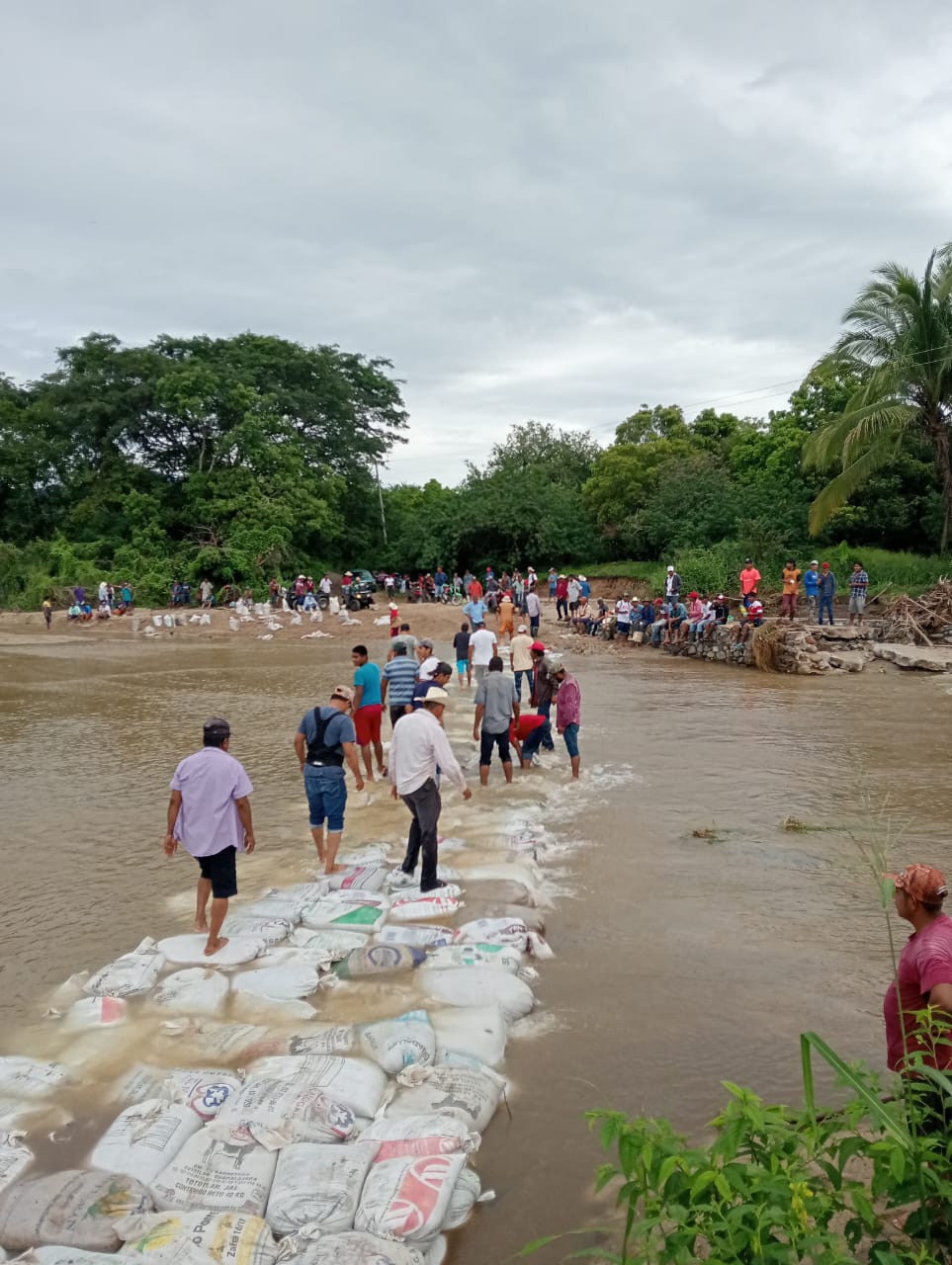 Huracán John destruyó el vado del arroyo de El Limón en Tecpan