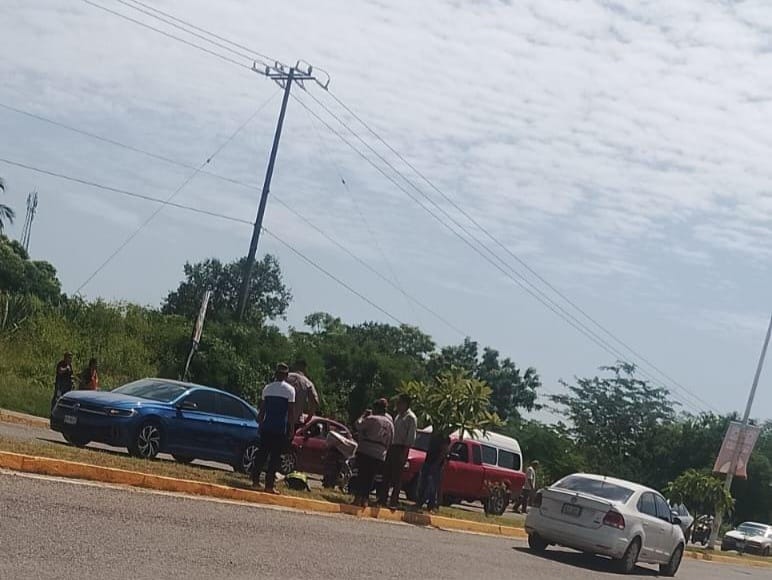 Dos lesionadas el derrapar en su moto en Atoyac