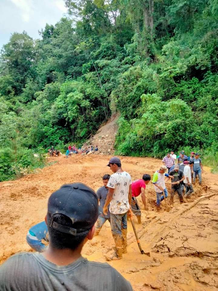 Derrumbe deja incomunicados a pueblos serranos