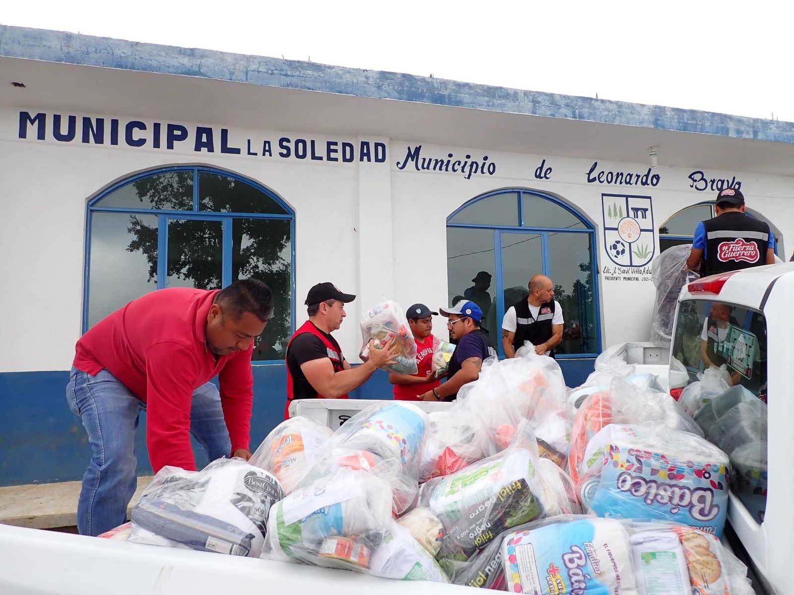 Gobierno de Guerrero lleva ayuda humanitaria a La Soledad, en la Sierra de Guerrero