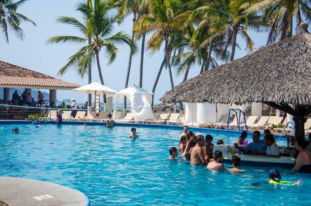 Grupos y convenciones amortiguaron temporada baja en Ixtapa-Zihuatanejo