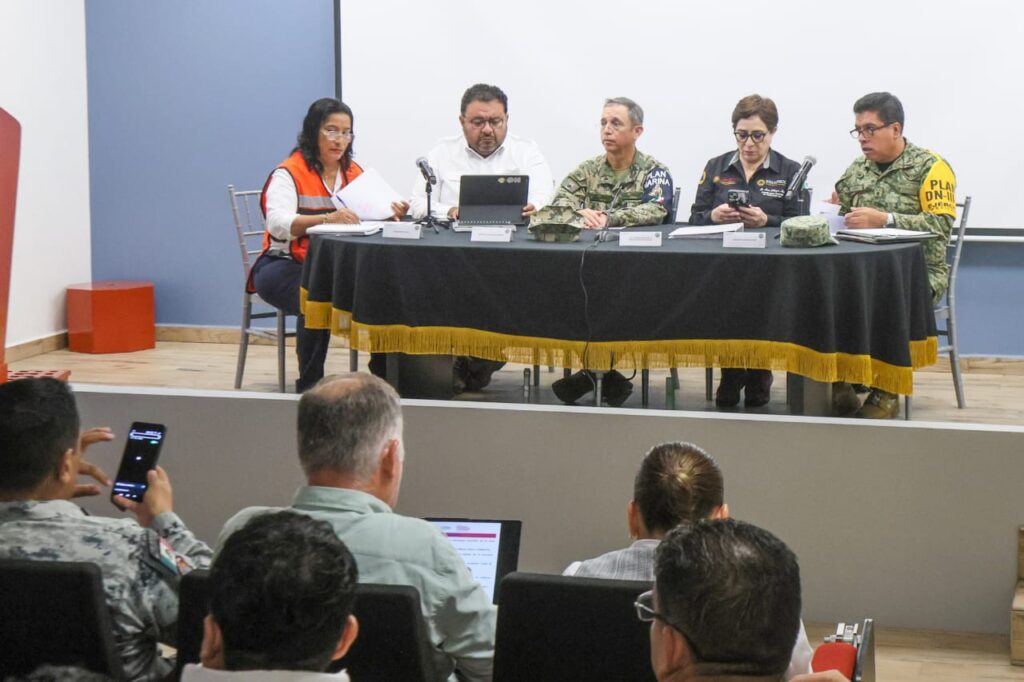 Instruye la gobernadora Evelyn Salgado redoblar esfuerzos en la entrega de ayuda humanitaria y restablecer la conectividad carretera en el estado