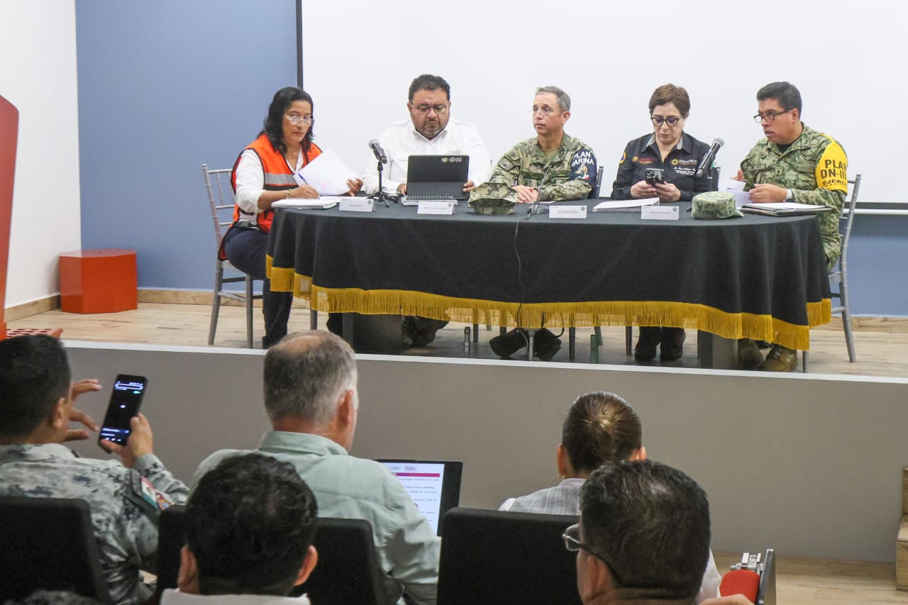 Instruye la gobernadora Evelyn Salgado redoblar esfuerzos en la entrega de ayuda humanitaria y restablecer la conectividad carretera en el estado