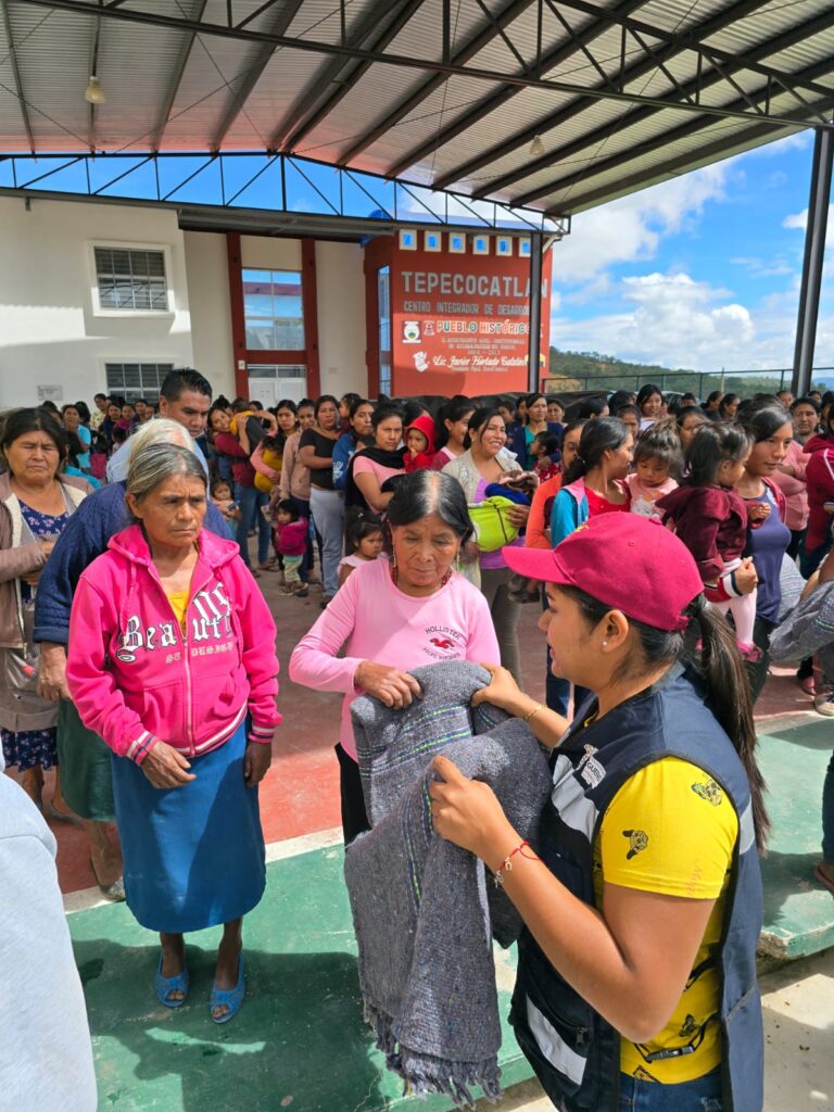 La gobernadora Evelyn Salgado continúa atendiendo a las comunidades damnificadas de la región de la Montaña