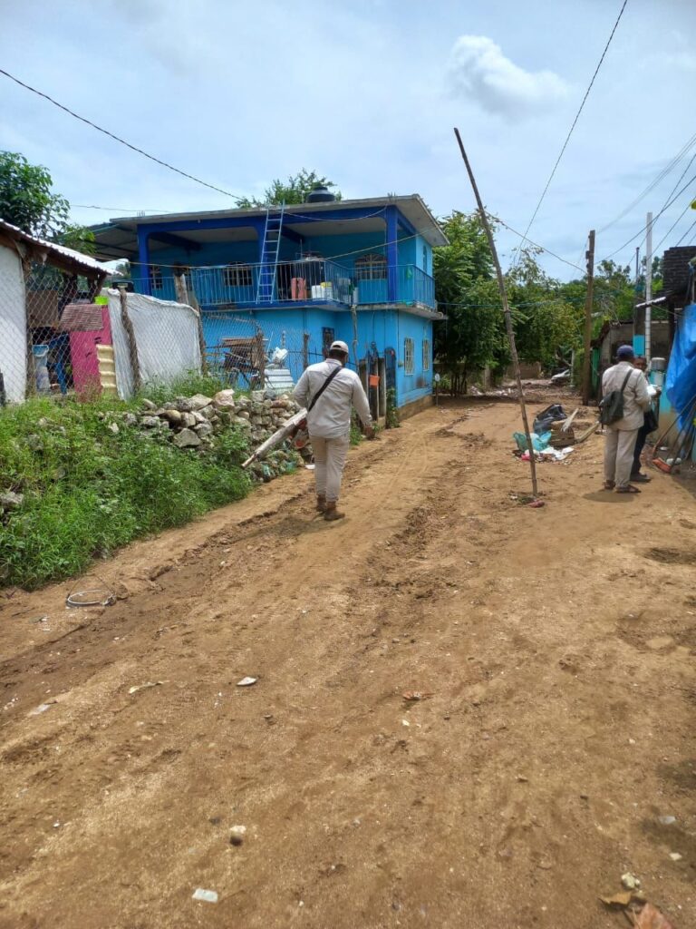 Refuerza gobernadora Evelyn Salgado acciones contra el dengue en comunidades afectadas por el huracán John en la Costa Grande