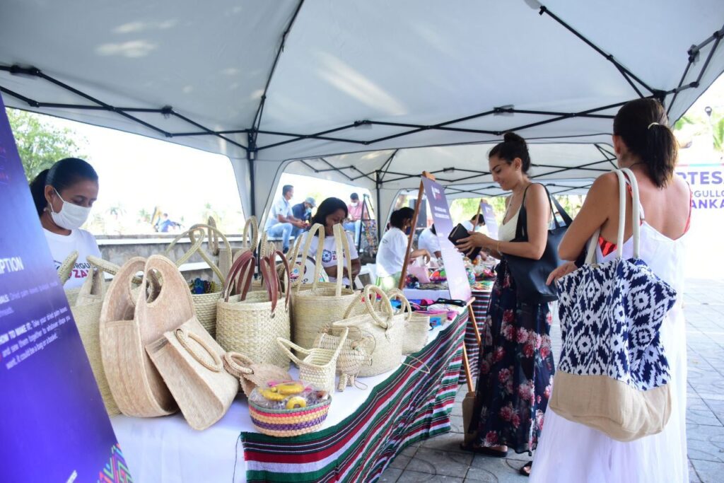 Extranjeros desde hace años no son clientes en el mercado de artesanías