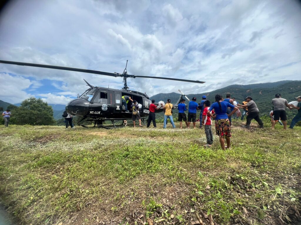 Envía Evelyn Salgado apoyos alimentarios en la comunidad de Tierra Colorada de Chilpancingo