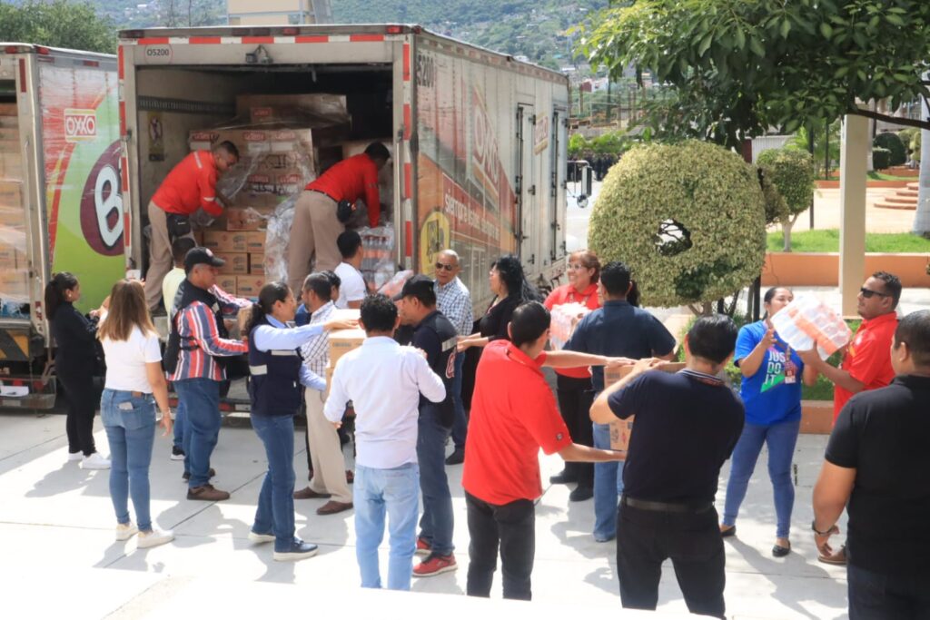 El Gobierno de Guerrero recibe donación de paquetes alimentarios de la cadena OXXO