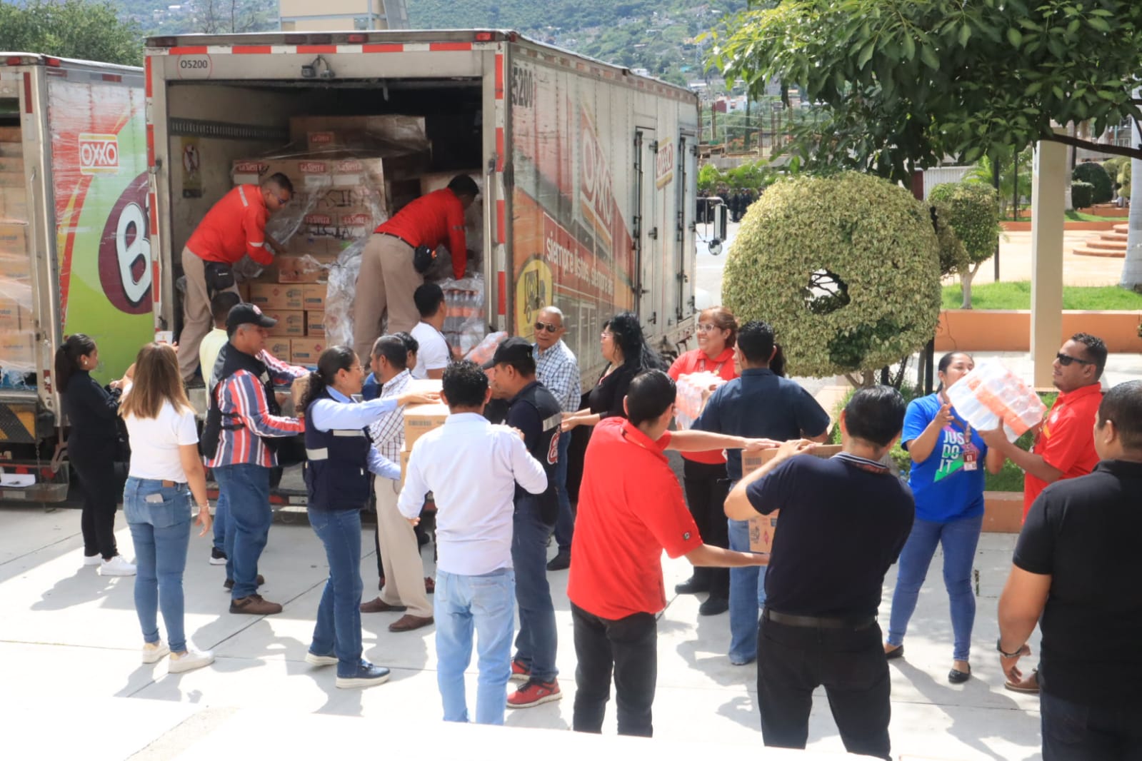 El Gobierno de Guerrero recibe donación de paquetes alimentarios de la cadena OXXO