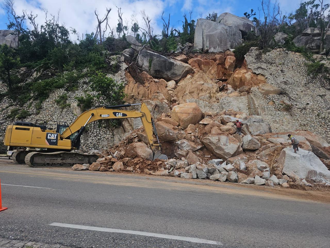 A través de la estrategia Fuerza Operativa Guerrero, el Gobierno de Guerrero continúa trabajando en la rehabilitación de la red carretera estatal