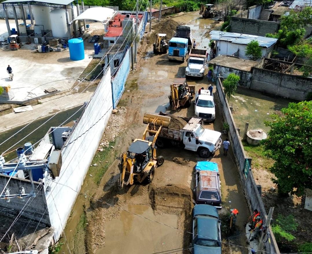 Continúa CAPASEG limpieza de vialidades en Acapulco y de drenaje en Marquelia y San Jerónimo