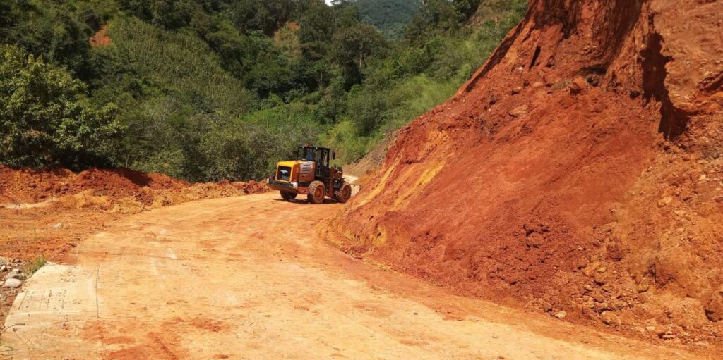 Cicaeg restableció la comunicación en el tramo carretero de las localidades de Carrizal-Xochistlahuaca, en Tlacoapa