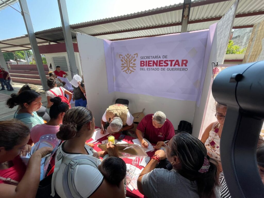 Continúa el gobierno de Guerrero acercando la feria de los servicios a la ciudadana acapulqueña