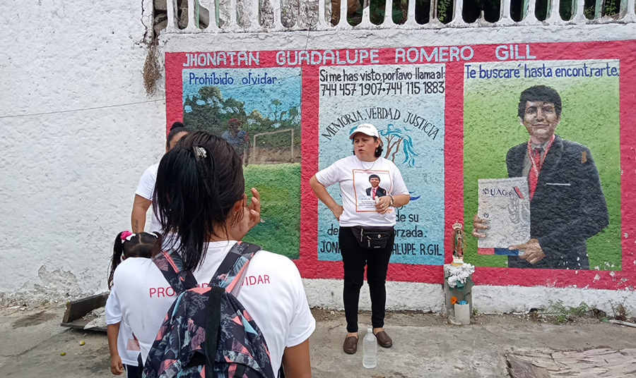 En Acapulco… Clama por ayuda la madre de un joven desaparecido hace seis años