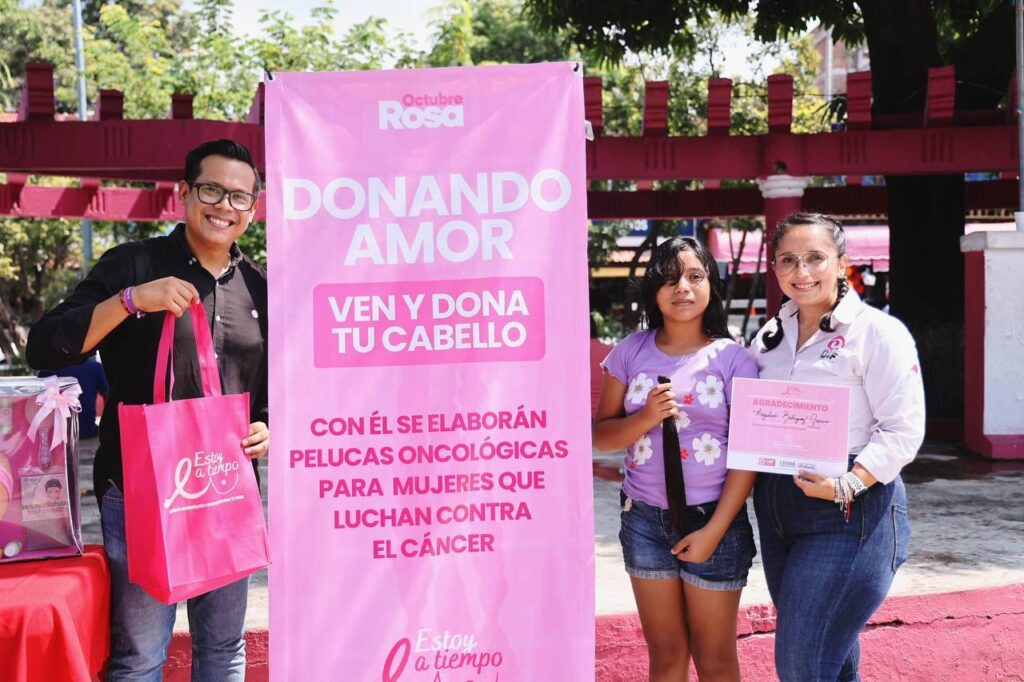 Ayuntamiento y DIF Zihuatanejo realizan campaña Donando Amor a favor de mujeres con cáncer. 