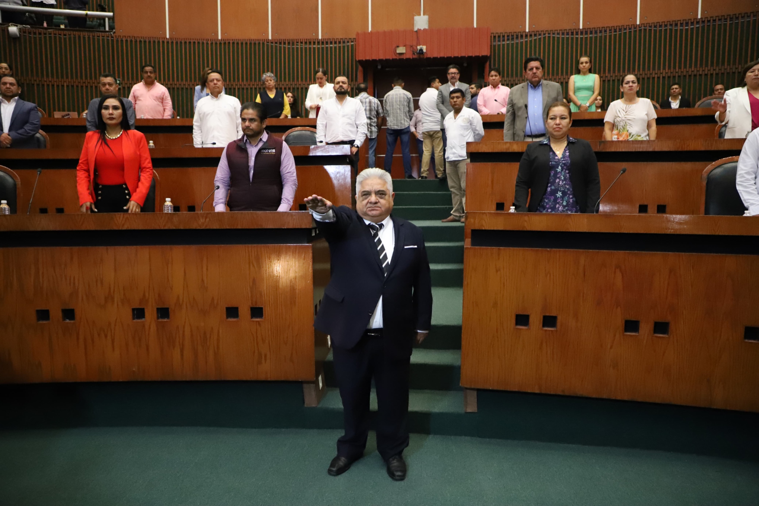 Toma protesta el Congreso a Gustavo Alarcón Herrera como alcalde de Chilpancingo