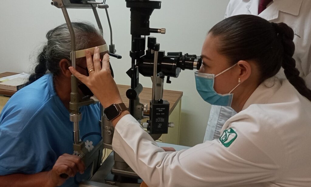 Ofrece IMSS Guerrero atención oftalmológica para lograr la salud visual