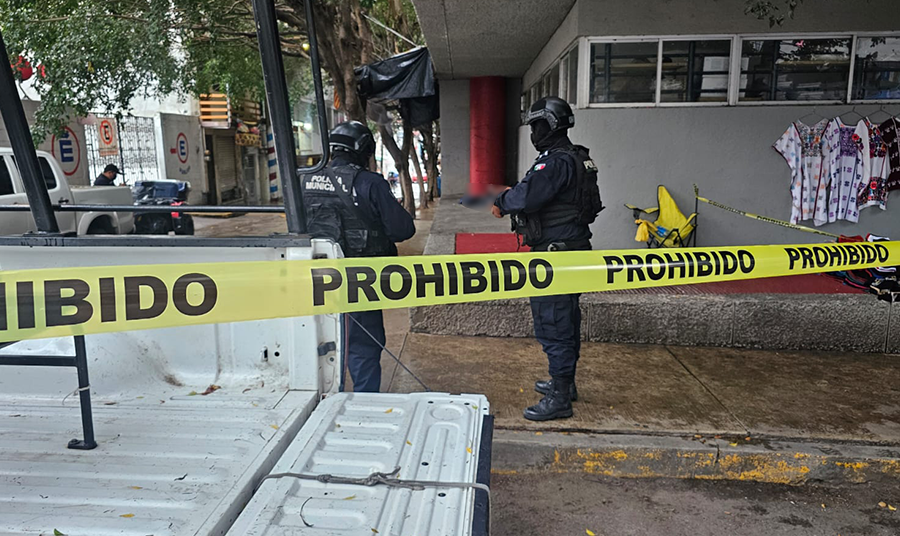 Hallan a un hombre muerto atrás de edificio de Finanzas, en Chilpancingo