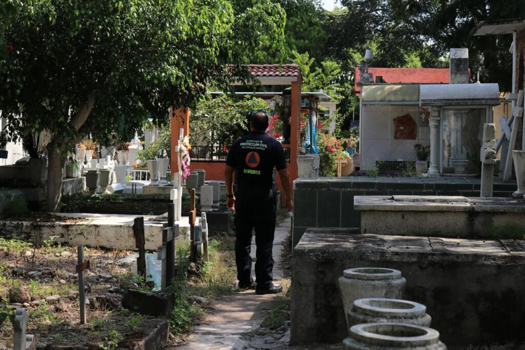 Instruye la gobernadora Evelyn Salgado acciones preventivas en panteones previo a la celebración del Día de Muertos