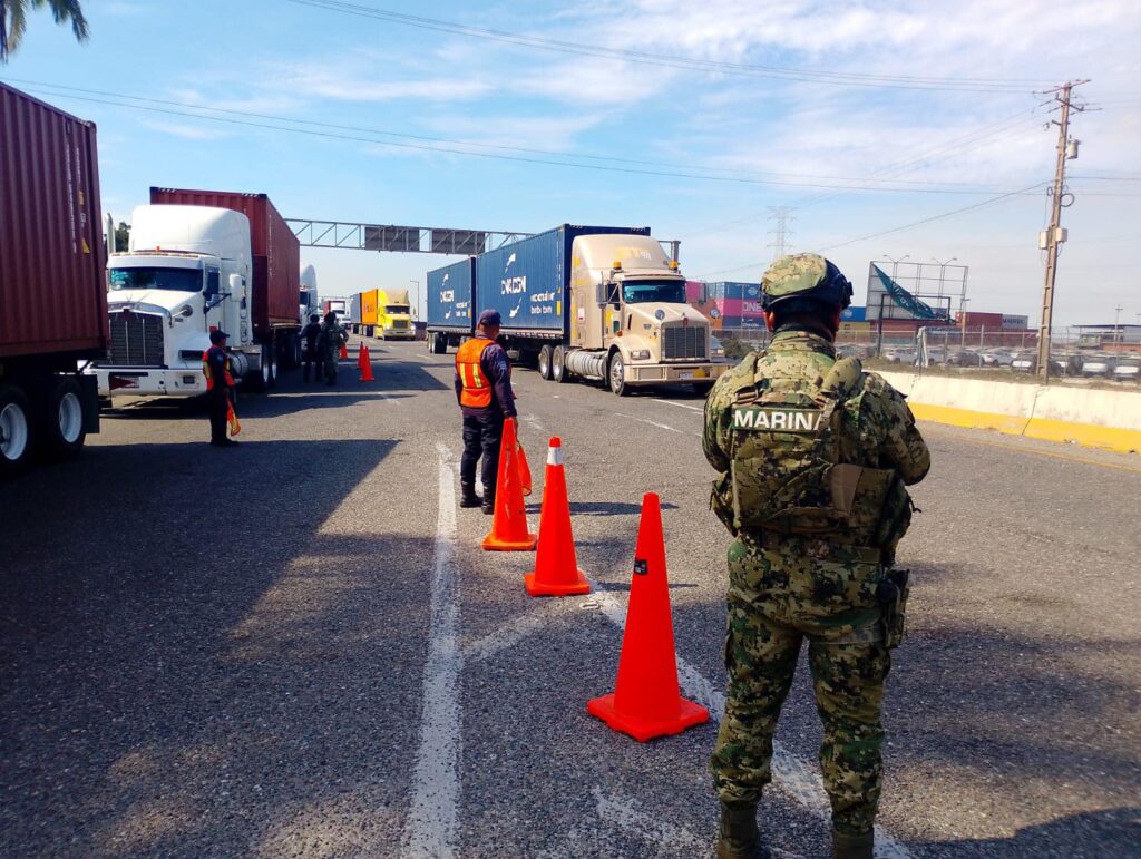 Arranca operativo “Desbloqueo Carretero” para mantener libre la circulación entre Guerrero y Michoacán