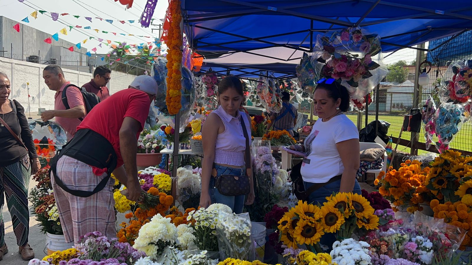 Lentas ventas por el día de muertos en panteones