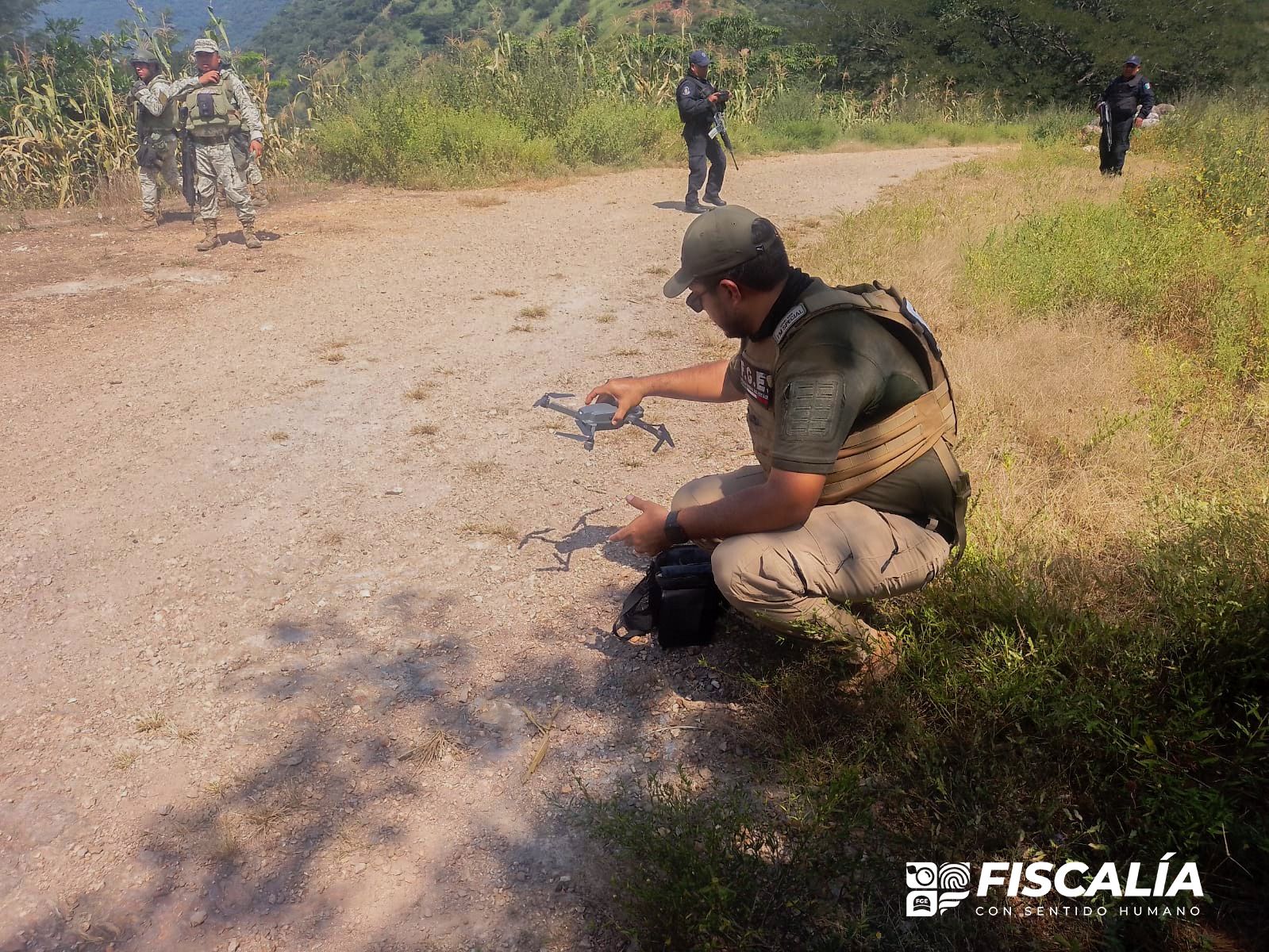 #FGEGuerrero amplía operativos de búsqueda con drones en para localizar a personas reportadas como desaparecidas en la región Centro.