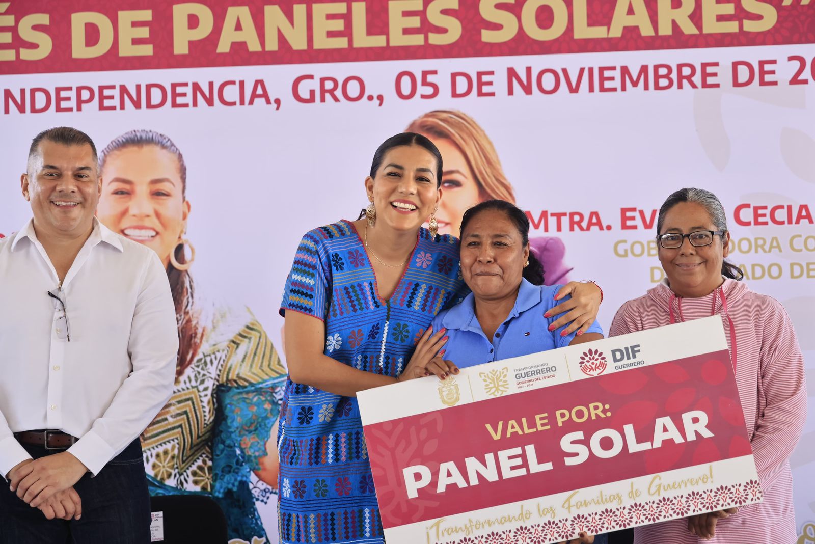 Entrega el DIF Guerrero paneles solares en la zona Norte del Estado