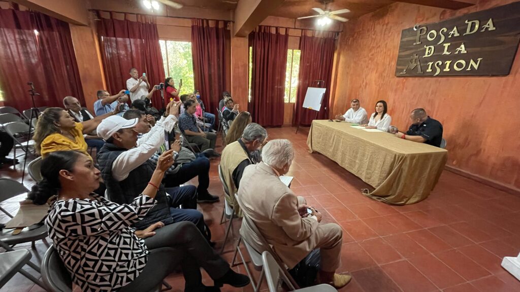 Realiza el gobierno del estado magna conferencia para periodistas de la región Norte