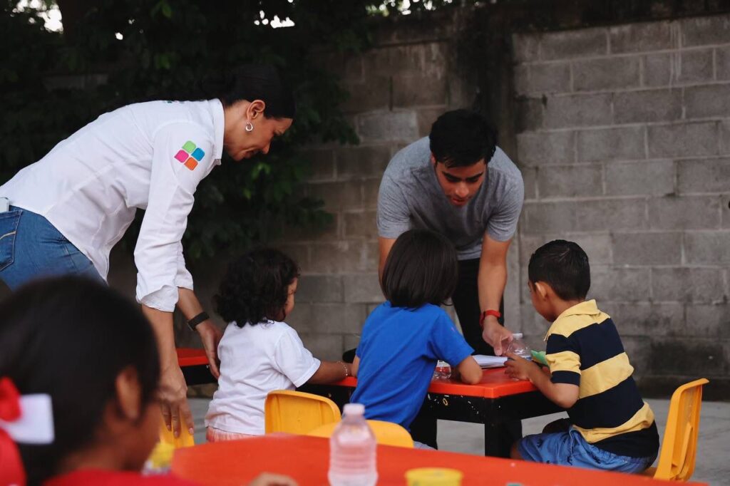 La presidenta Lizette Tapia Castro, arranca en el Jardín de Niños Tenoch, taller didáctico para las niñas y niños